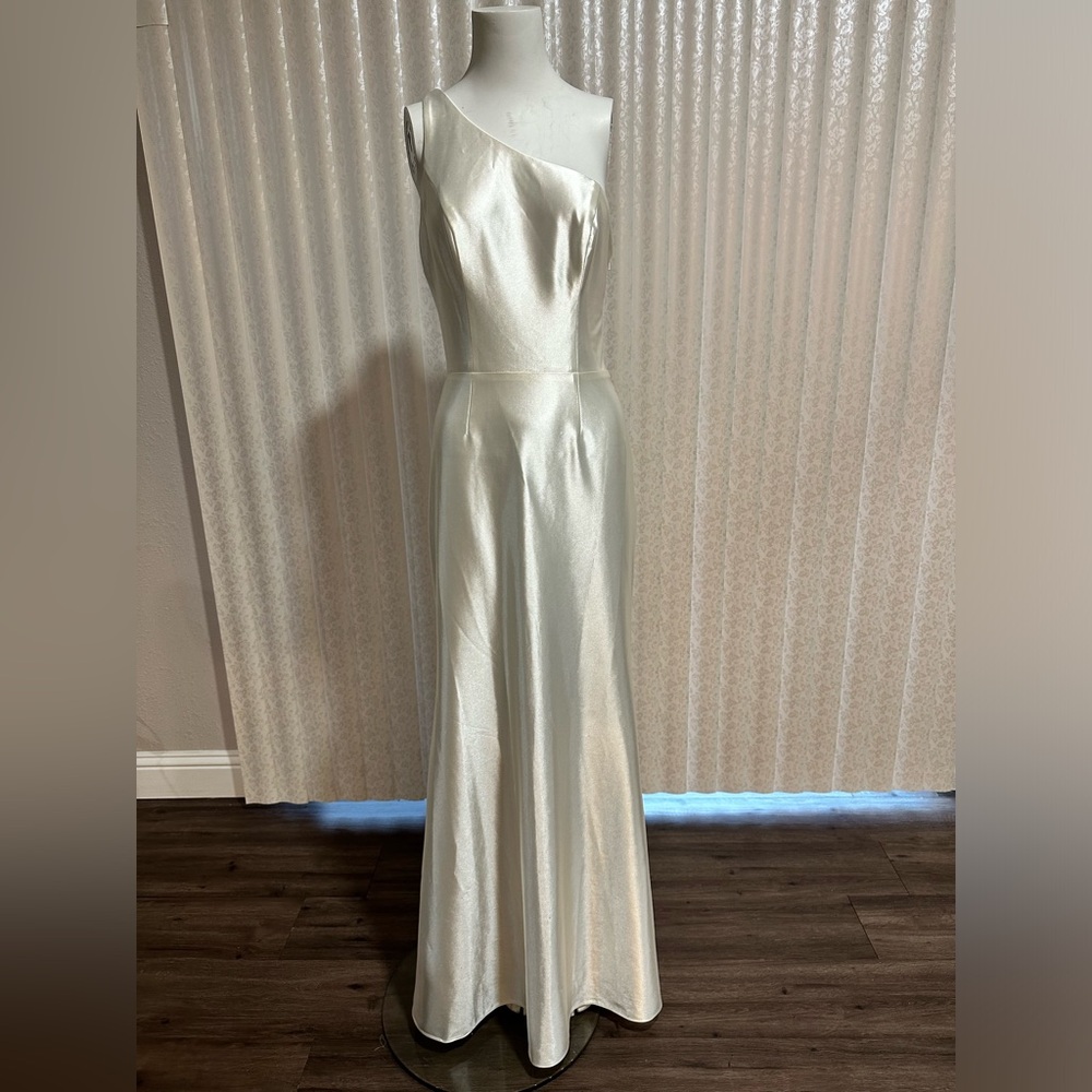 one-shoulder ruched back sheath wedding dress - Picture 4 of 7